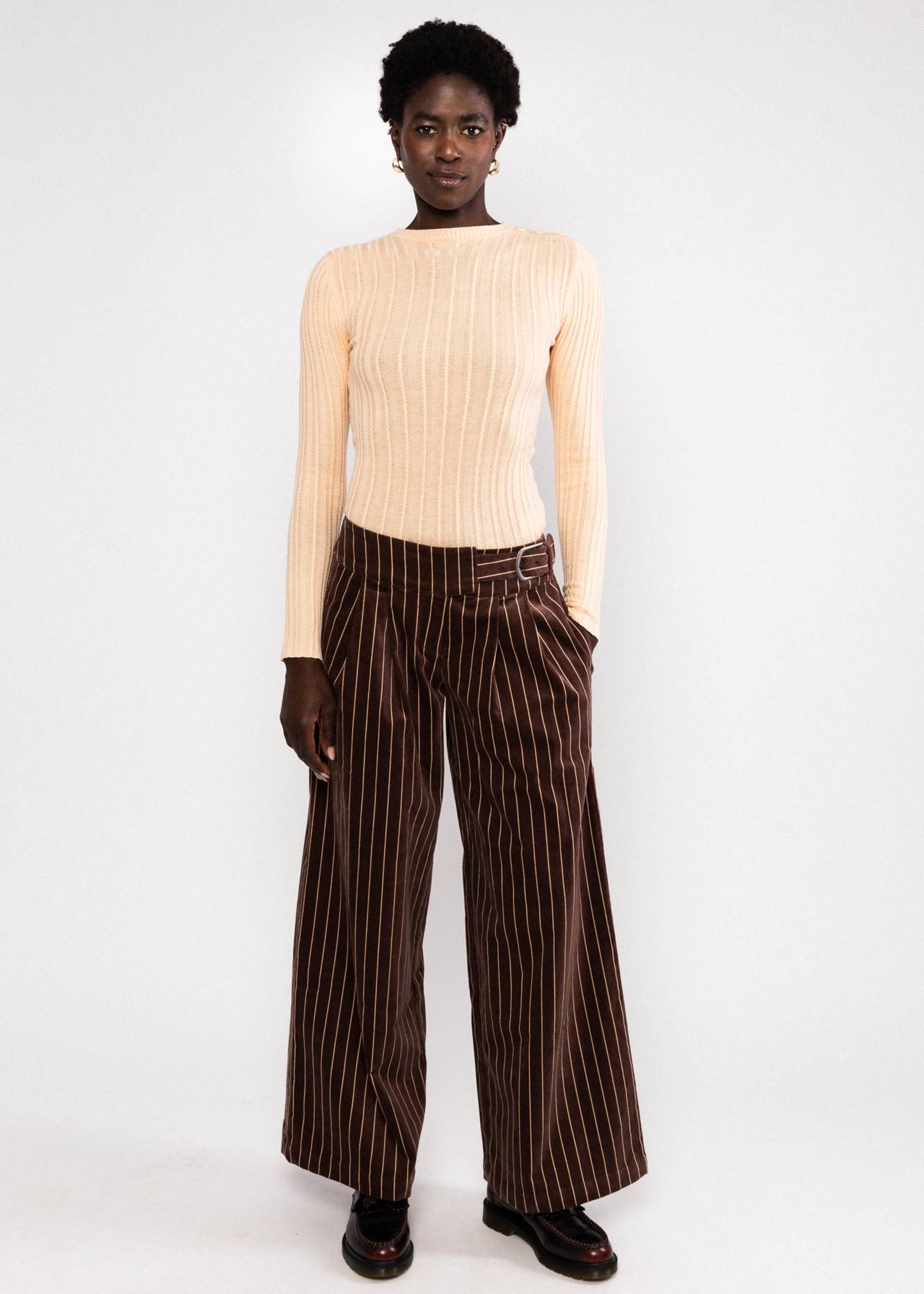 Blutsgeschwister Bundfaltenhose Winny, needle stripe velvet, braun