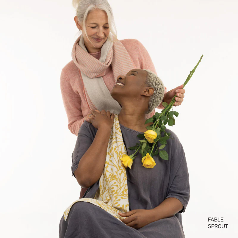 McKernan Schal "SPROUT" SEA MOSS,  ca.33 x 175 cm , 100 % Wolle , Feine Wolle