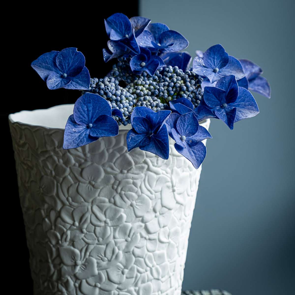 KLATT OBJECTS FLORA Hydrangea Vase L Bone China , ca. 20 cm