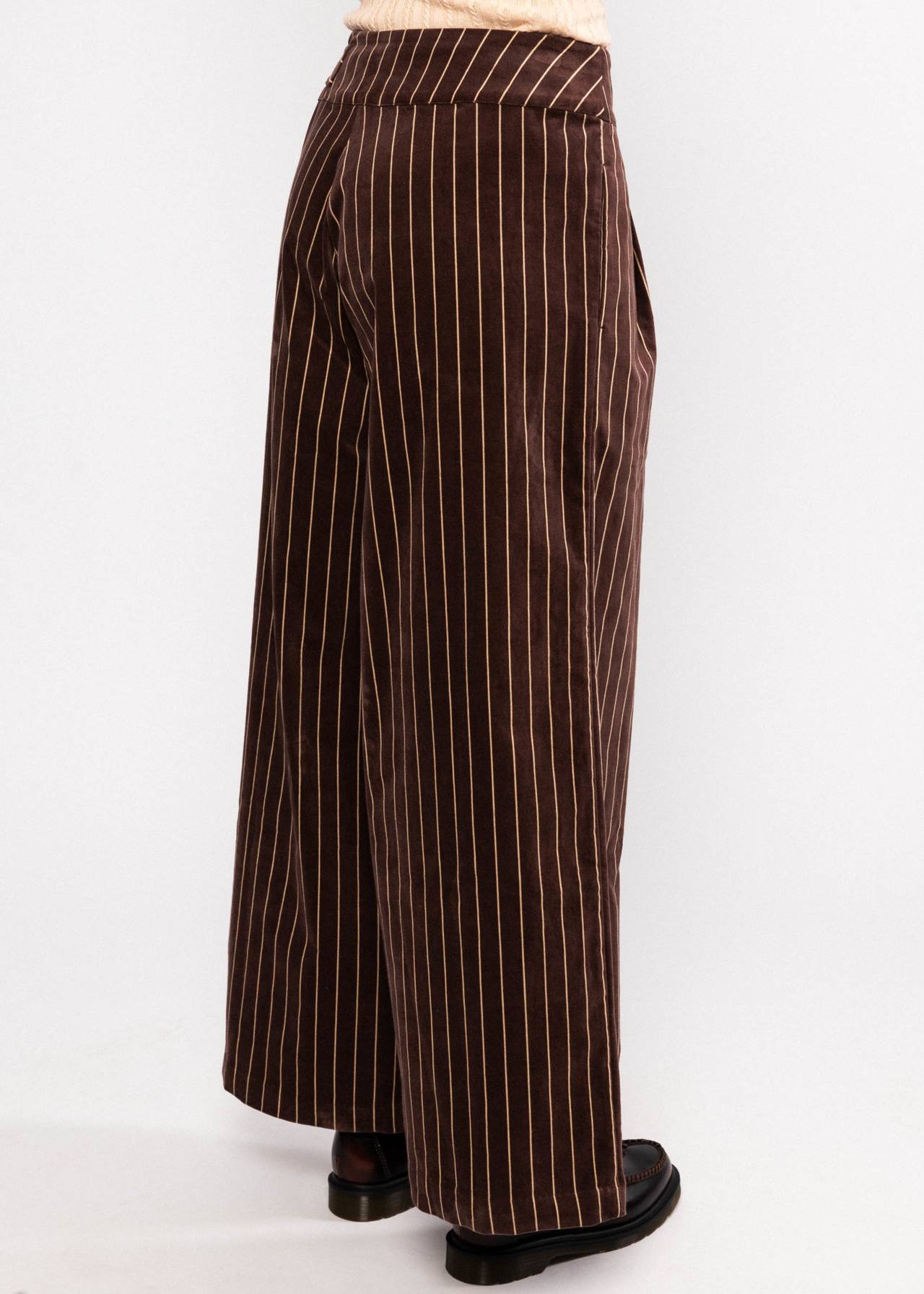 Blutsgeschwister Bundfaltenhose Winny, needle stripe velvet, braun