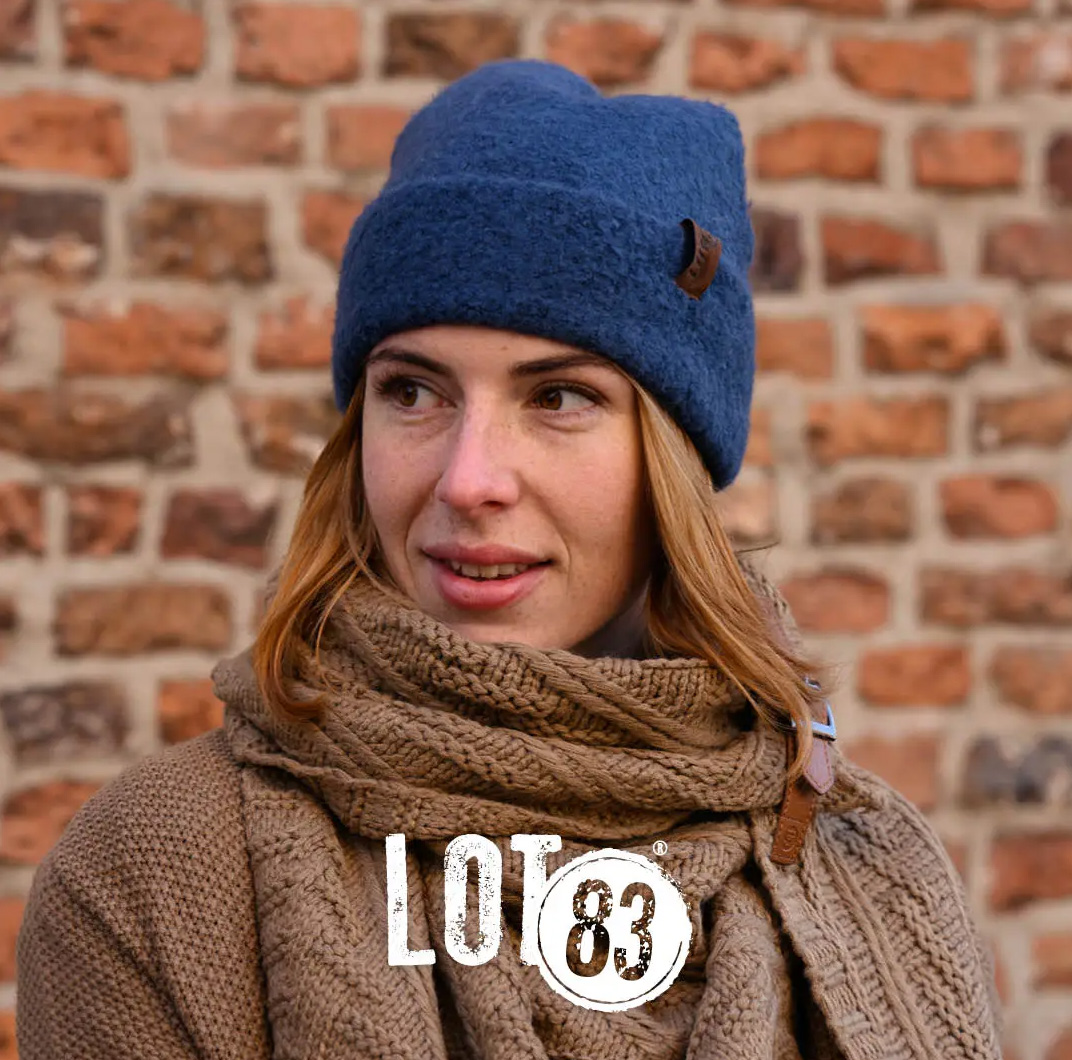 % LOT83 Mütze Nr. 9, Beanie  Suus Donker Blau