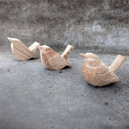 Vogel Zaunkönig Lindenholz handgeschnitzt Decobird von Wildlife Garden