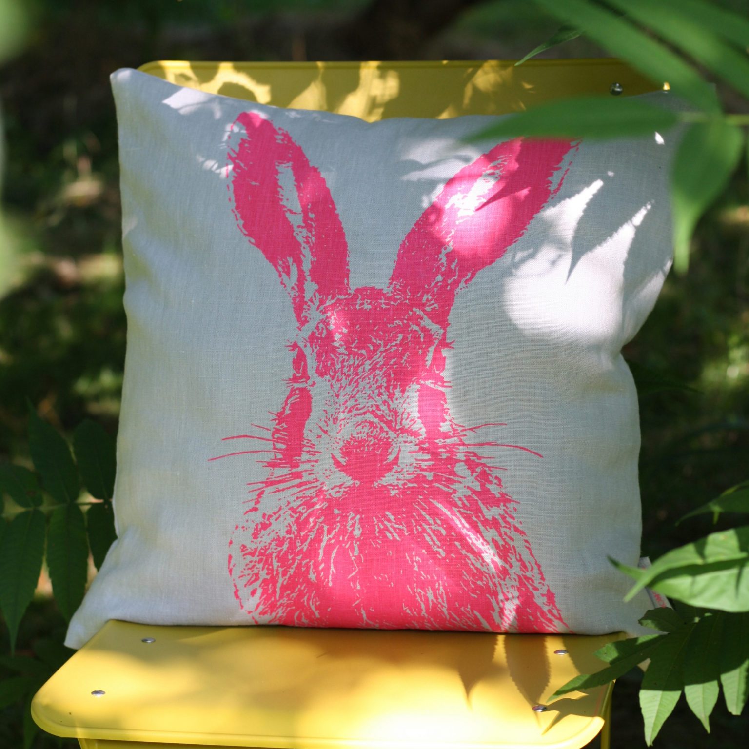  Frohstoff Kissenhülle Hellgrau Hase Neon Pink, ca. 50 x 50 cm 