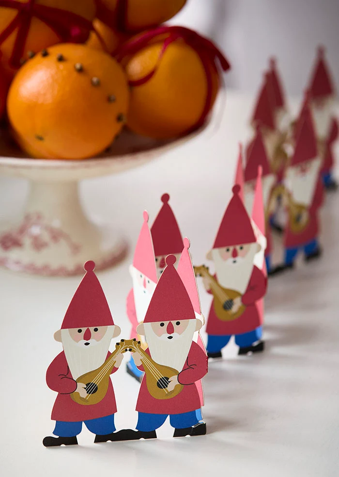 Bungalow Tischgirlande Zwerge, rot, ca. 67 x 14,5 cm, Table Garland 67cm Gnomes Red