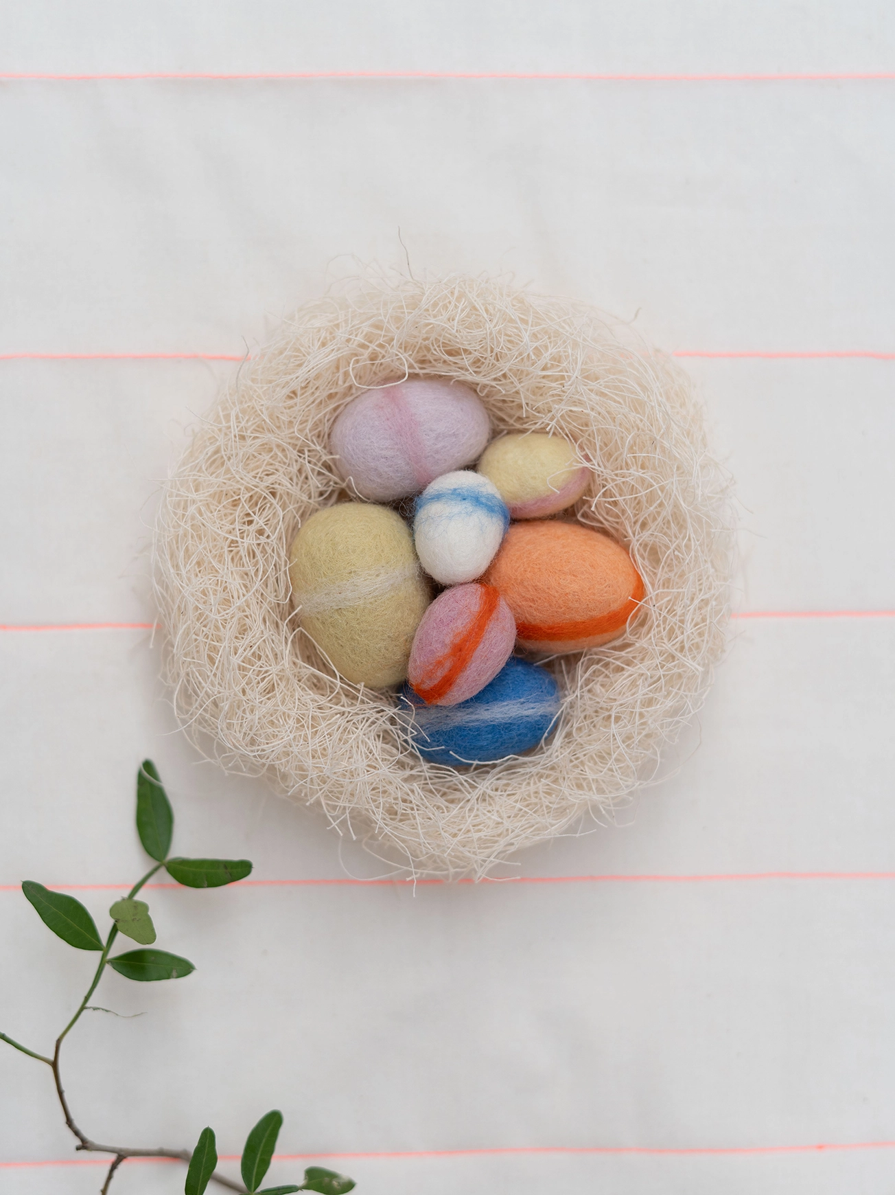 Jurianne Matter NEST wool eggs - bunt, Osternest Natur mit 7 Filzeiern im Set