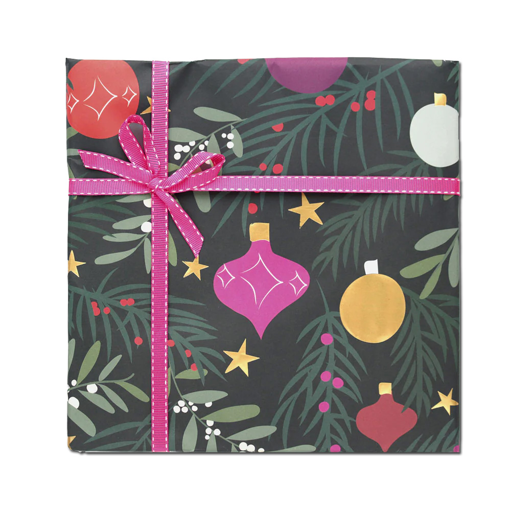Geschenkpapier Caroline Gardner XMAS - Baubles In Branches Weihnachtsgeschenkpapier, ca.  50 x 70 cm, Weihnachtskugeln