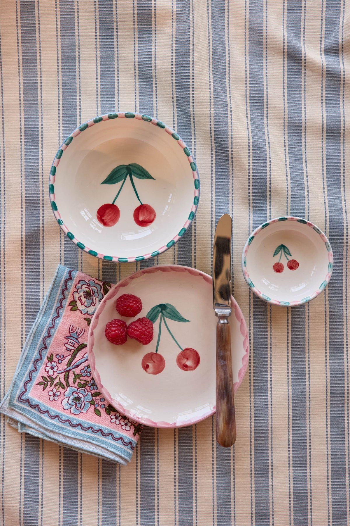 Rice Kuchenteller Cherry, Keramik Kuchenplatte - Crème - Hand-painted Cherry, D. ca. 15 cm