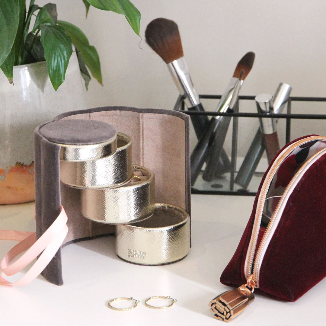 Caroline Gardner Schmuckkästchen aus grauem Samt, Grey Velvet Jewellery Box Tower Caroline Gardner Schmuckkästchen aus grauem Samt, Grey Velvet Jewellery Box Tower
