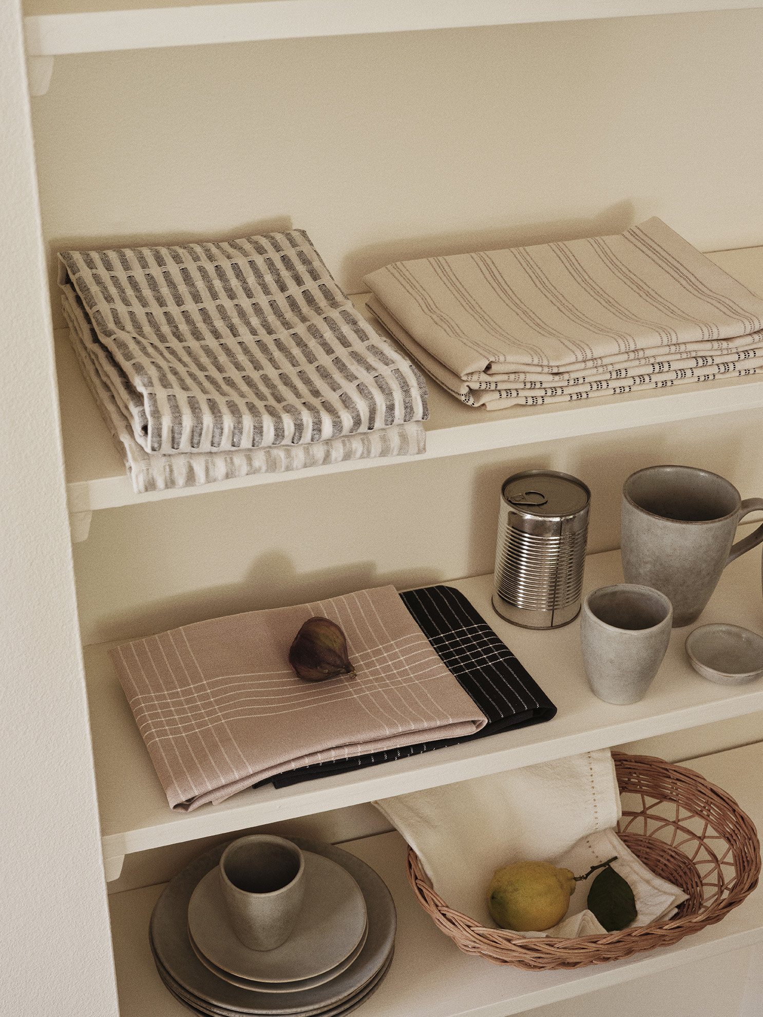 Folke Geschirrtuch, Farbe: Black/Natural von Broste Copenhagen, 100% Recyclete Baumwolle