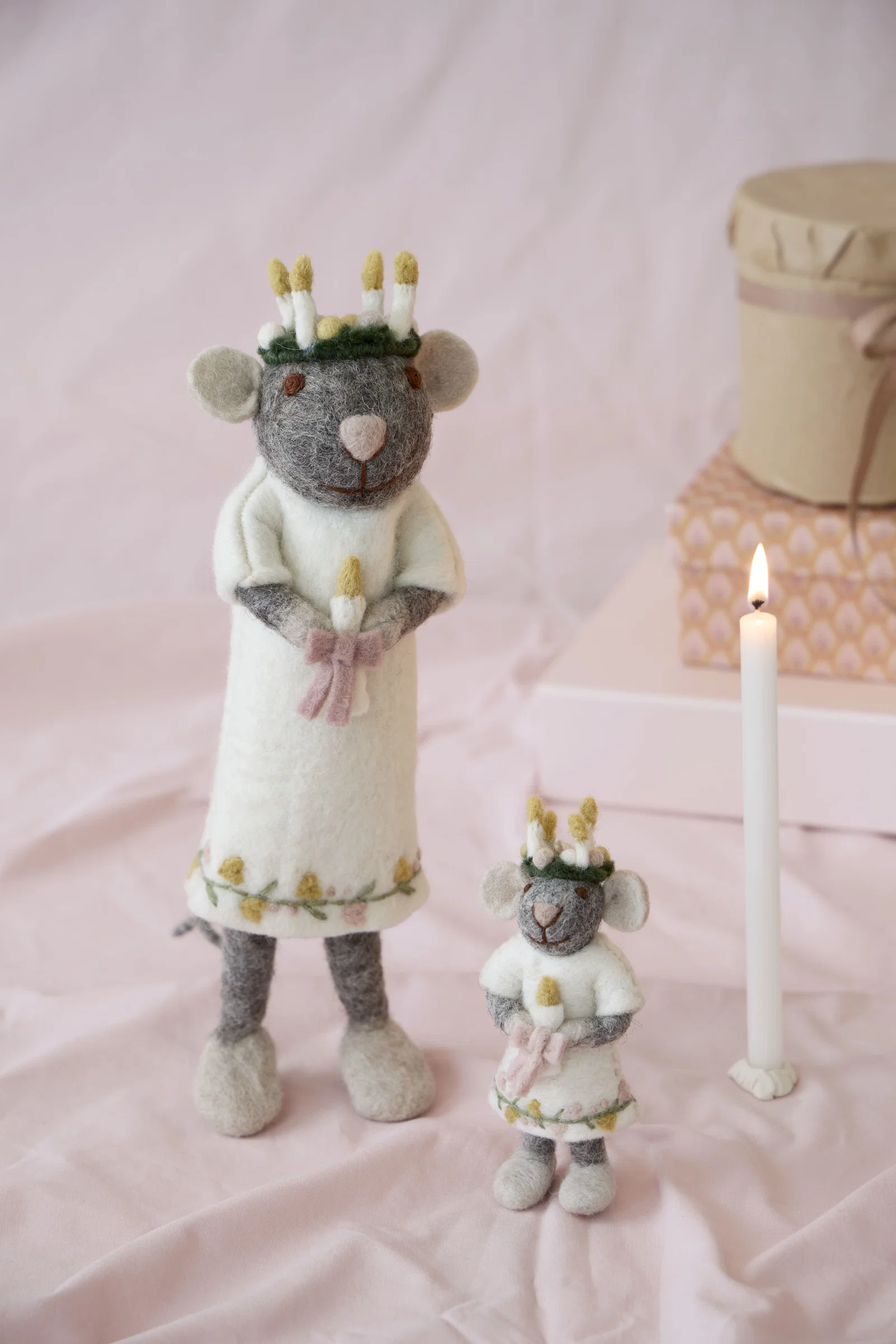 Gry & Sif Weihnachtsmaus Santa Lucia mit Lichterkranz, ca. 12 cm, Small Grey Girly Saint Lucia Mouse