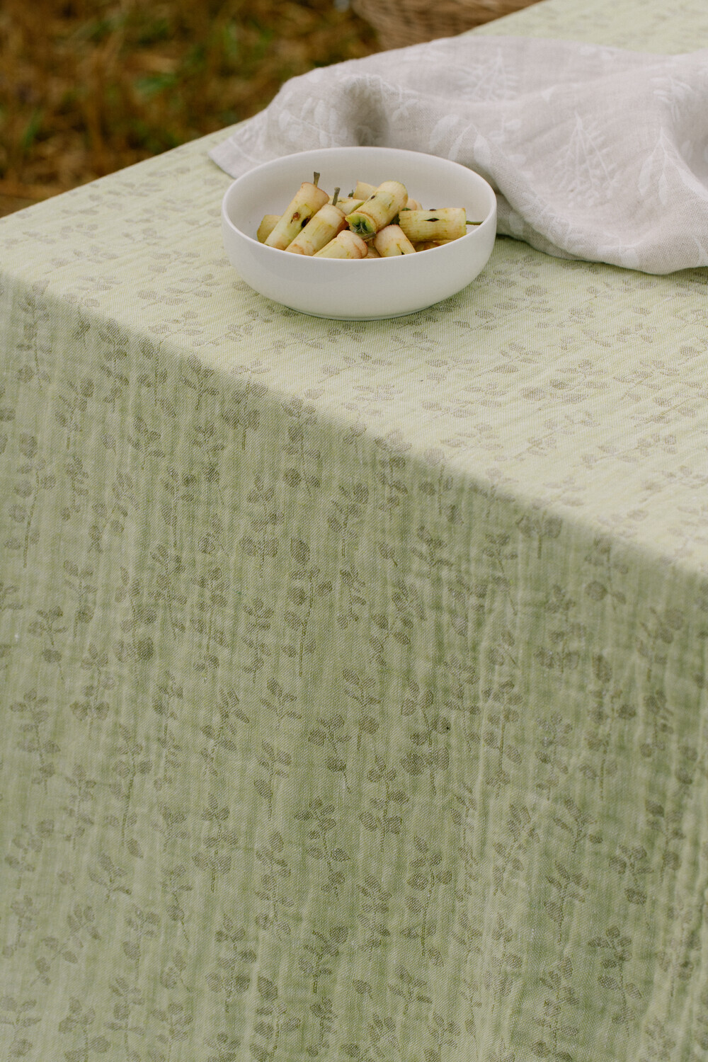 Lapuan Kankurit Tischdecke Meirami ca. 145 x 260 cm, Farbe: lime-olive, 100 % Leinen