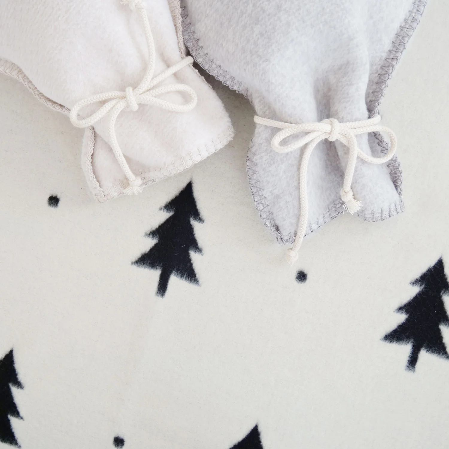 RIEMA Winter-Kuscheldecke SMILLA aus 100% Bio-Baumwolle (kbA) schwarz natur, ca. 150x200cm 