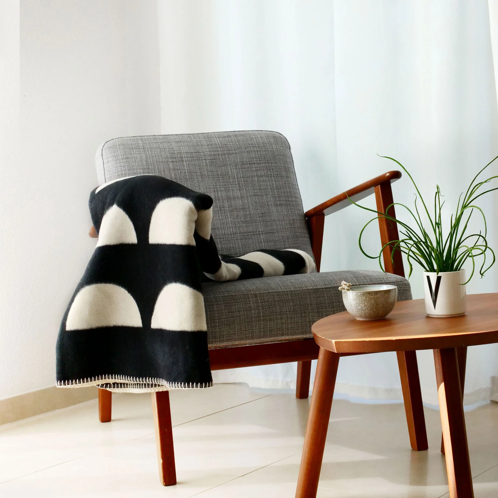 RIEMA Kuscheldecke JORIS aus 100% Bio-Baumwolle (kbA) schwarz natur, ca. 150x200cm