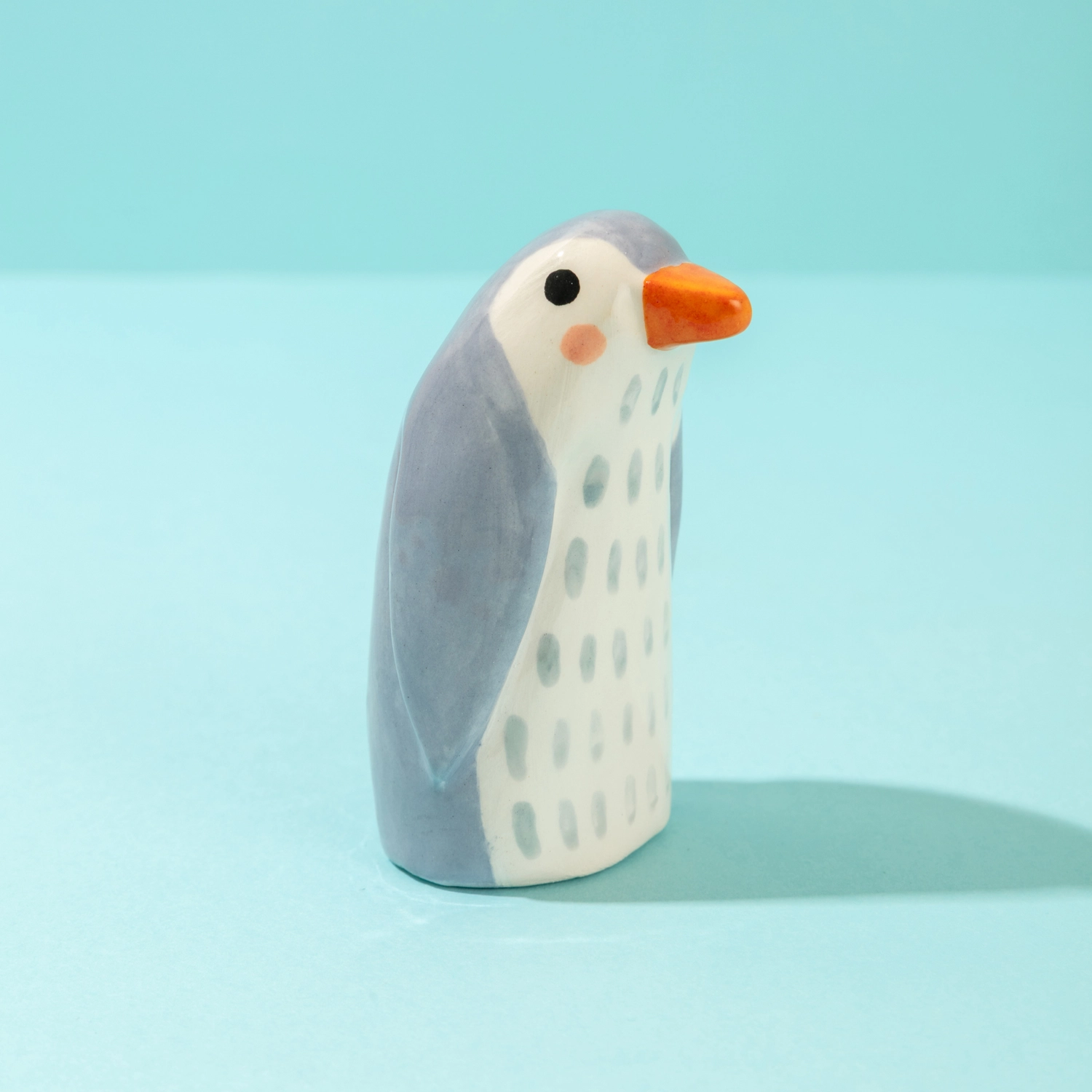 Ana Seixas Mama-Pinguin Lila aus Portugal, Keramik ca. 585 cm, Handgefertigt   