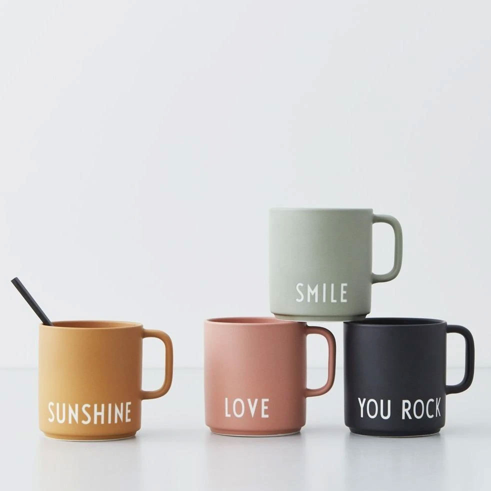 Design Letters Favourite Cup with handle SUNSHINE, Henkelbecher Porzellan, Farbe: Sonnengelb/Ocker Design Letters Favourite Cup with handle SUNSHINE, Henkelbecher Porzellan, Farbe: Sonnengelb/Ocker