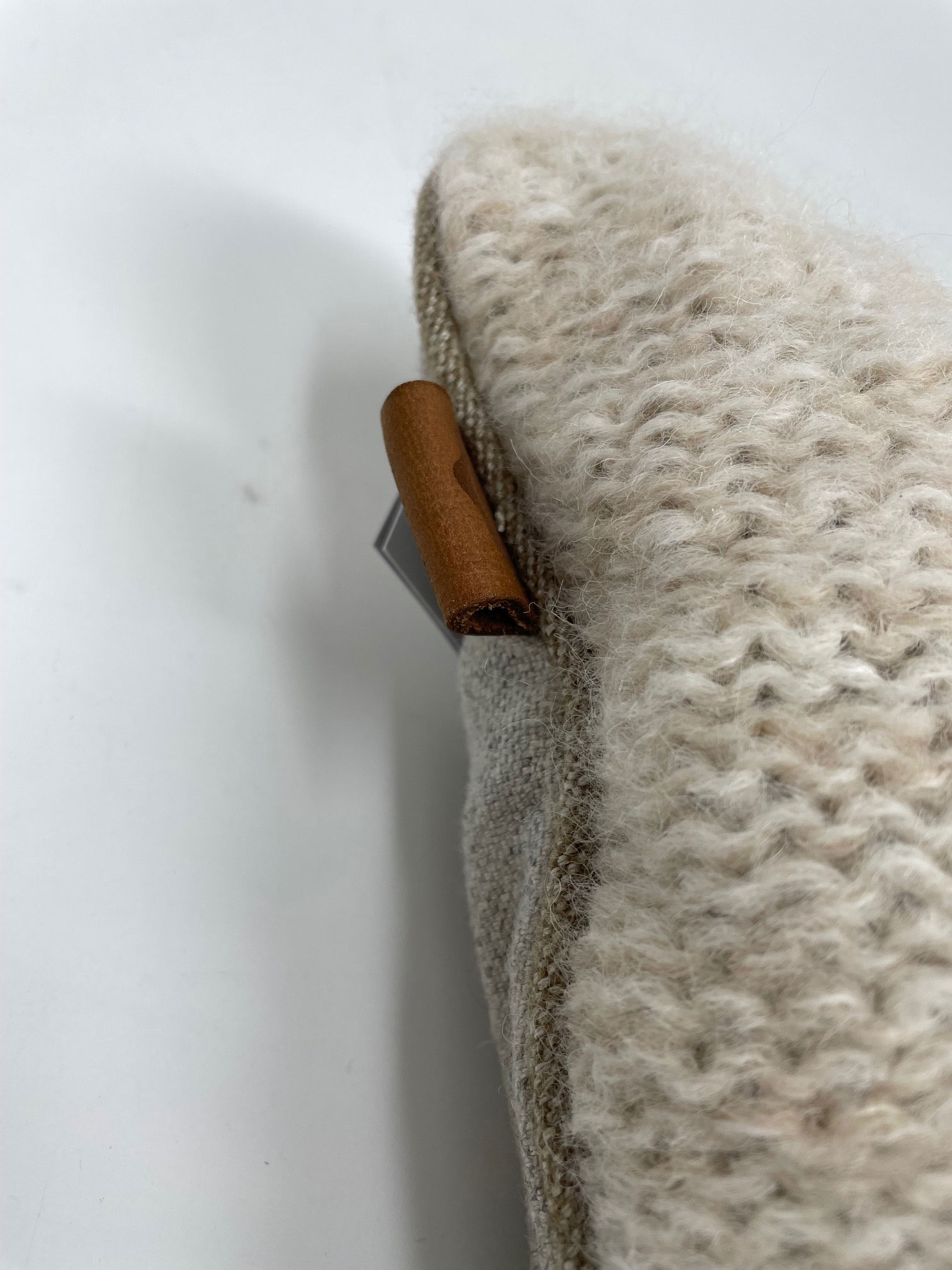 Dorothee Lehnen Alpaka Strickkissen ca. 70 x 70 cm, Front Alpaka creme/Rücken Natur mit Keder