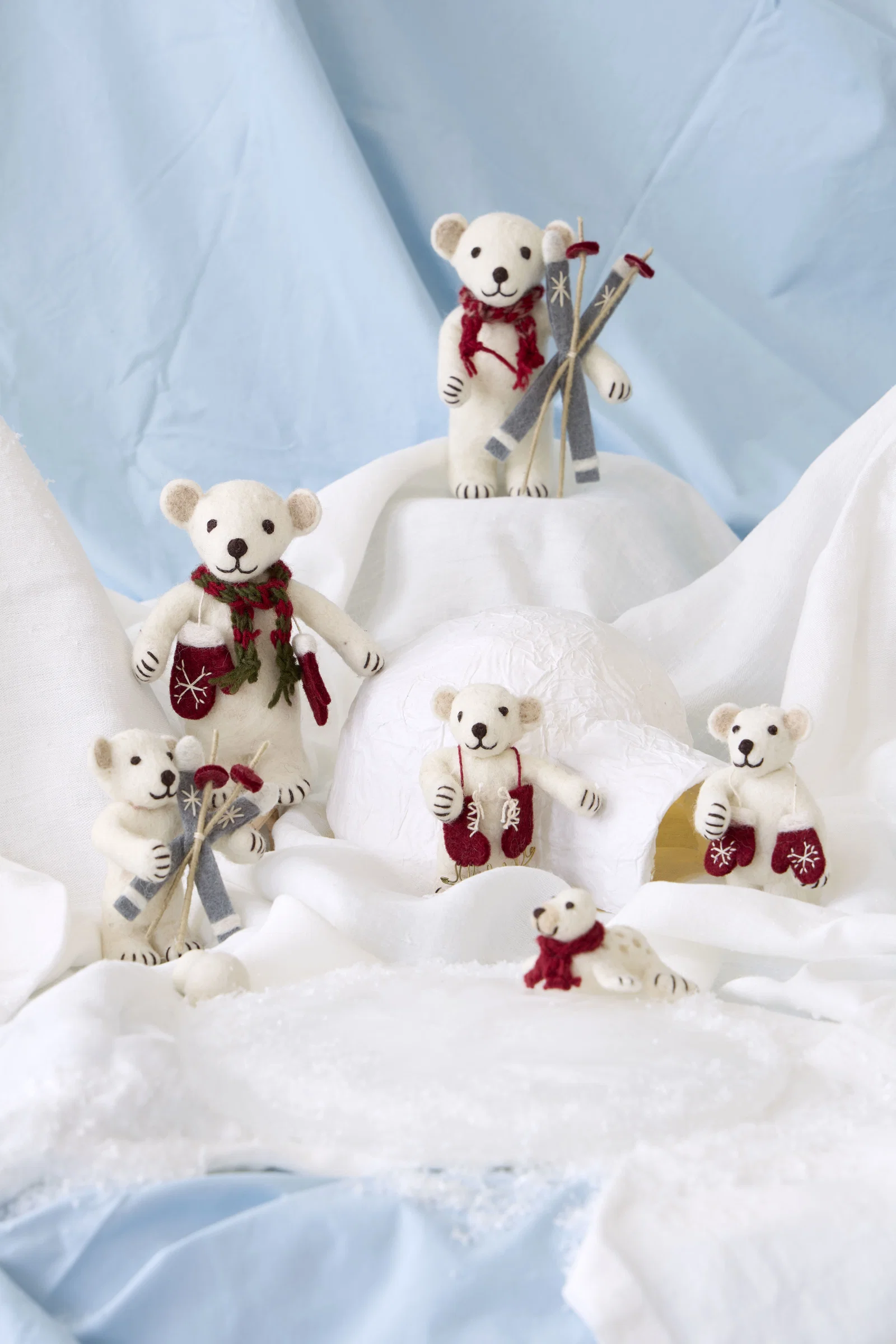 Gry & Sif Filz Baby-Seehund mit rotem Schal, Baby Seal w/Red Scarf, ca. 6 cm