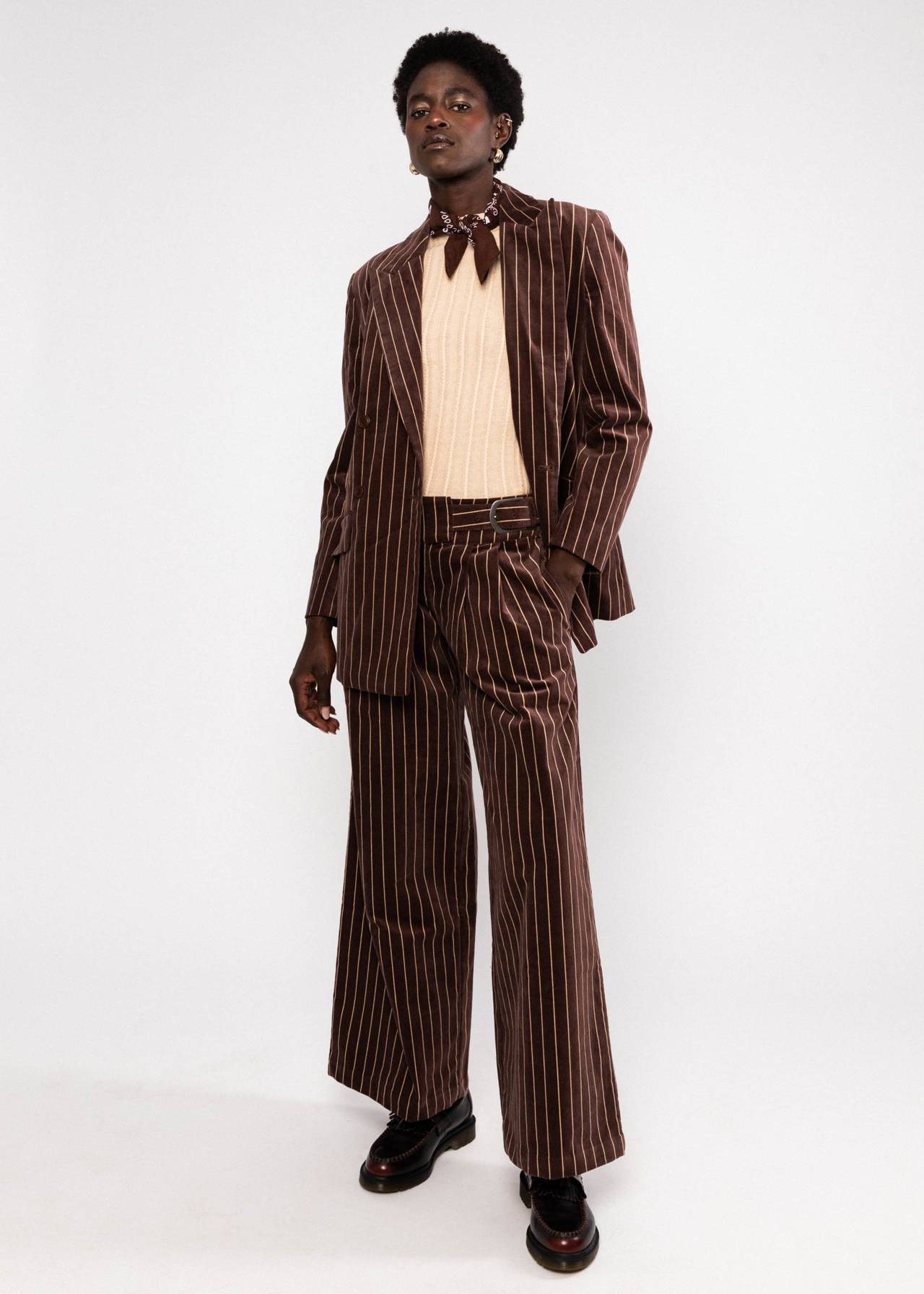 Blutsgeschwister Bundfaltenhose Winny, needle stripe velvet, braun