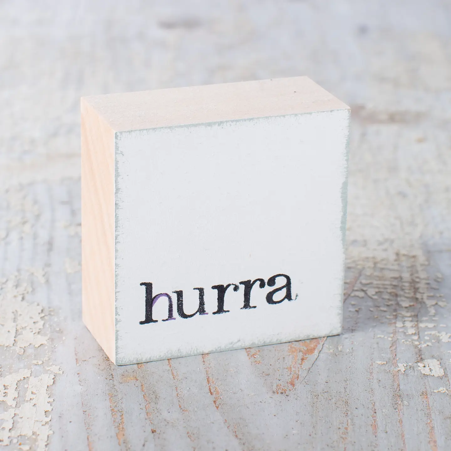 Textplatte "hurra"weiß von iopla , 6 x 6 cm