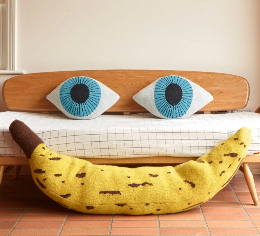 Donna Wilson Kissen Auge blau von Donna Wilson Blue Eye Shaped Cushion