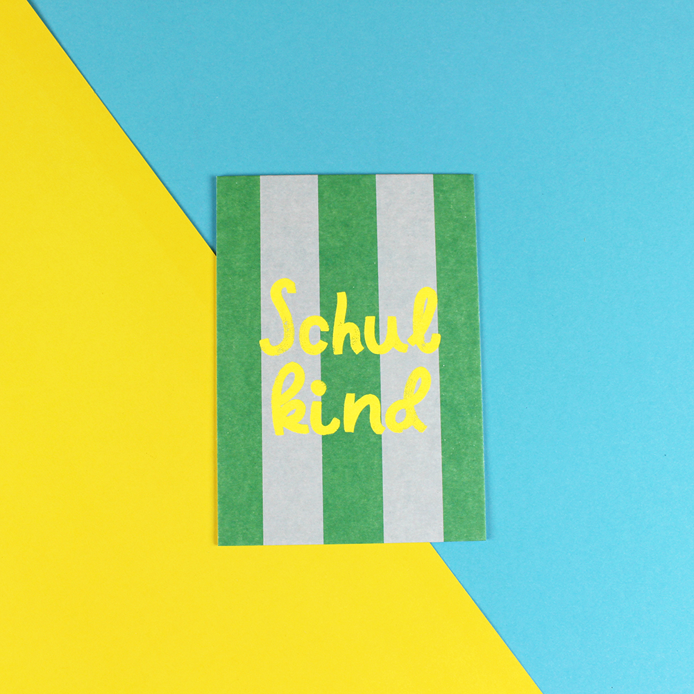 Postkarte Schulkind, grün/blau, Neon Gelb von Ava & Yves