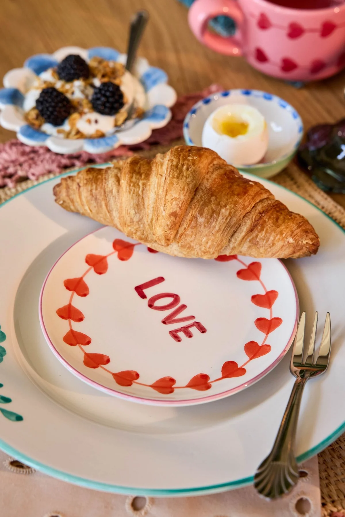 Rice Keramik Kuchenteller - Gebrochenes Weiß - Hand-painted LOVE