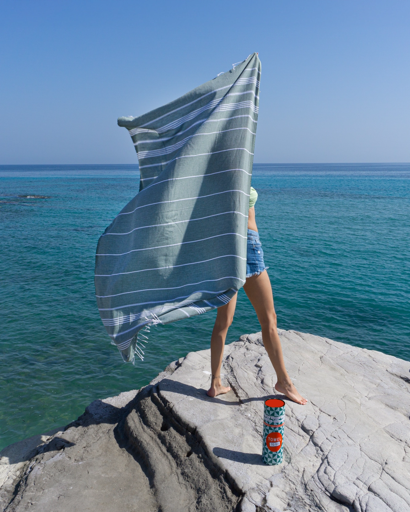 % Strandtuch IPANEMA, Hamamtuch in Geschenkbox, Khaki/Grün, recycelte Baumwolle, ca.  180 x 100 cm von TOWEL TO GO