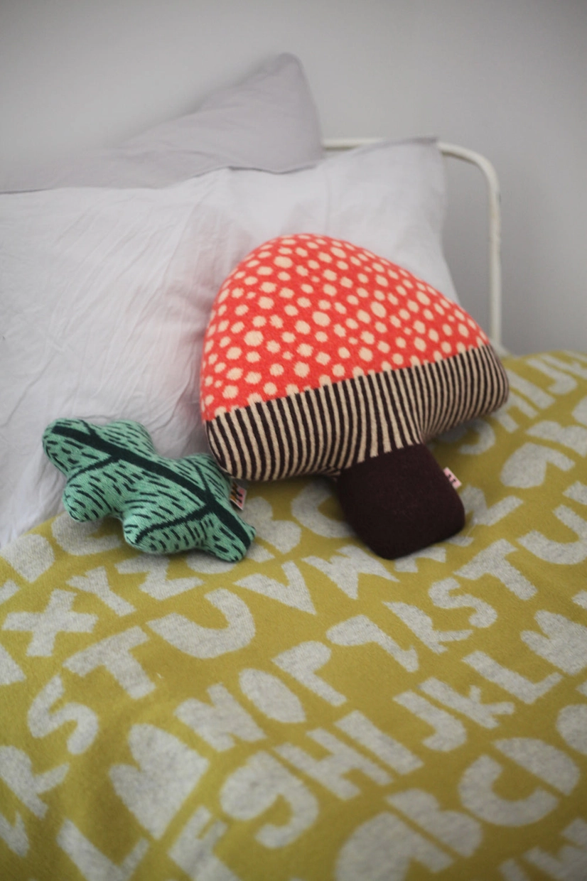 Donna Wilson Kissen PILZ von Donna Wilson Mushroom Shaped cushion