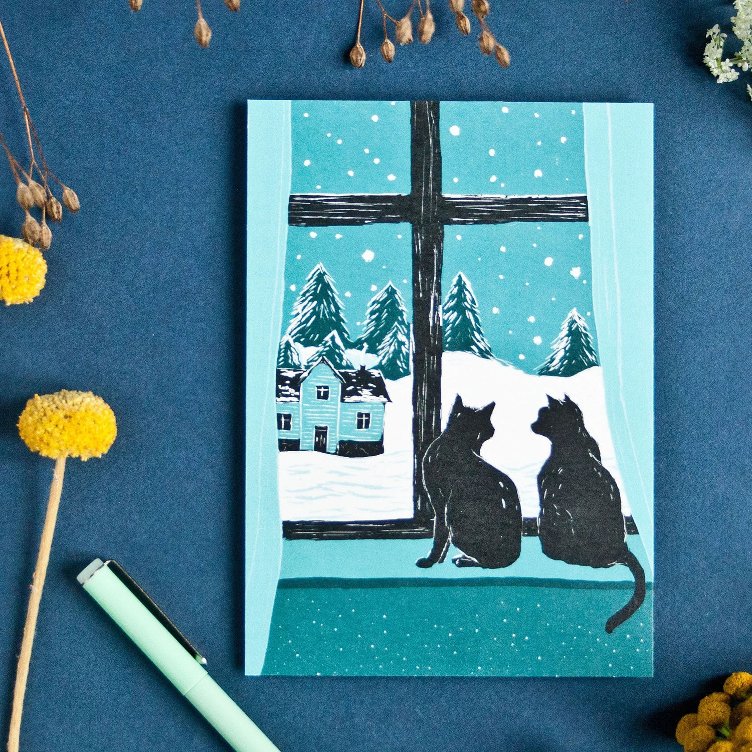 Postkarte  Zwei Katzen am Fenster, Winter von Katja Rub 