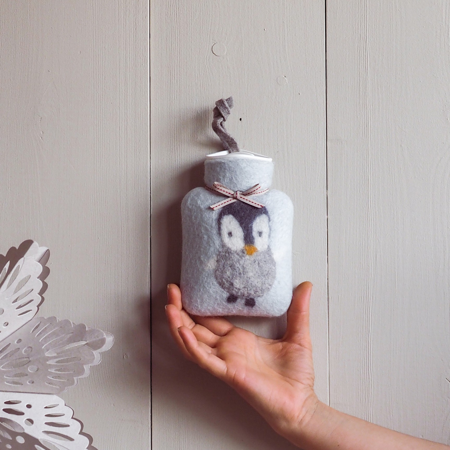 Miniwärmflasche  Pinguin eisblau, ca. 11×15 cm   von Dorothee Lehnen 