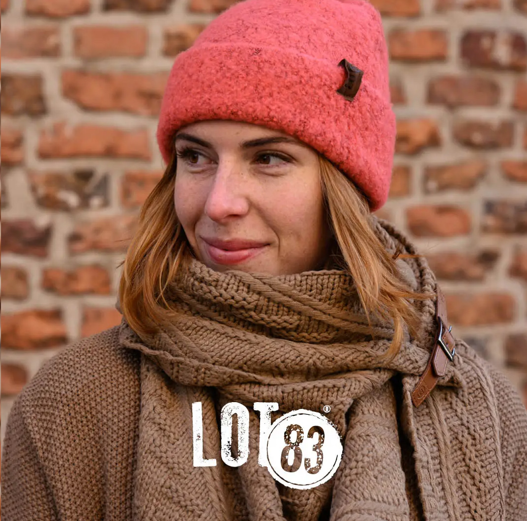 % LOT83 Mütze Nr. 10, Beanie  Suus Donker Koralle