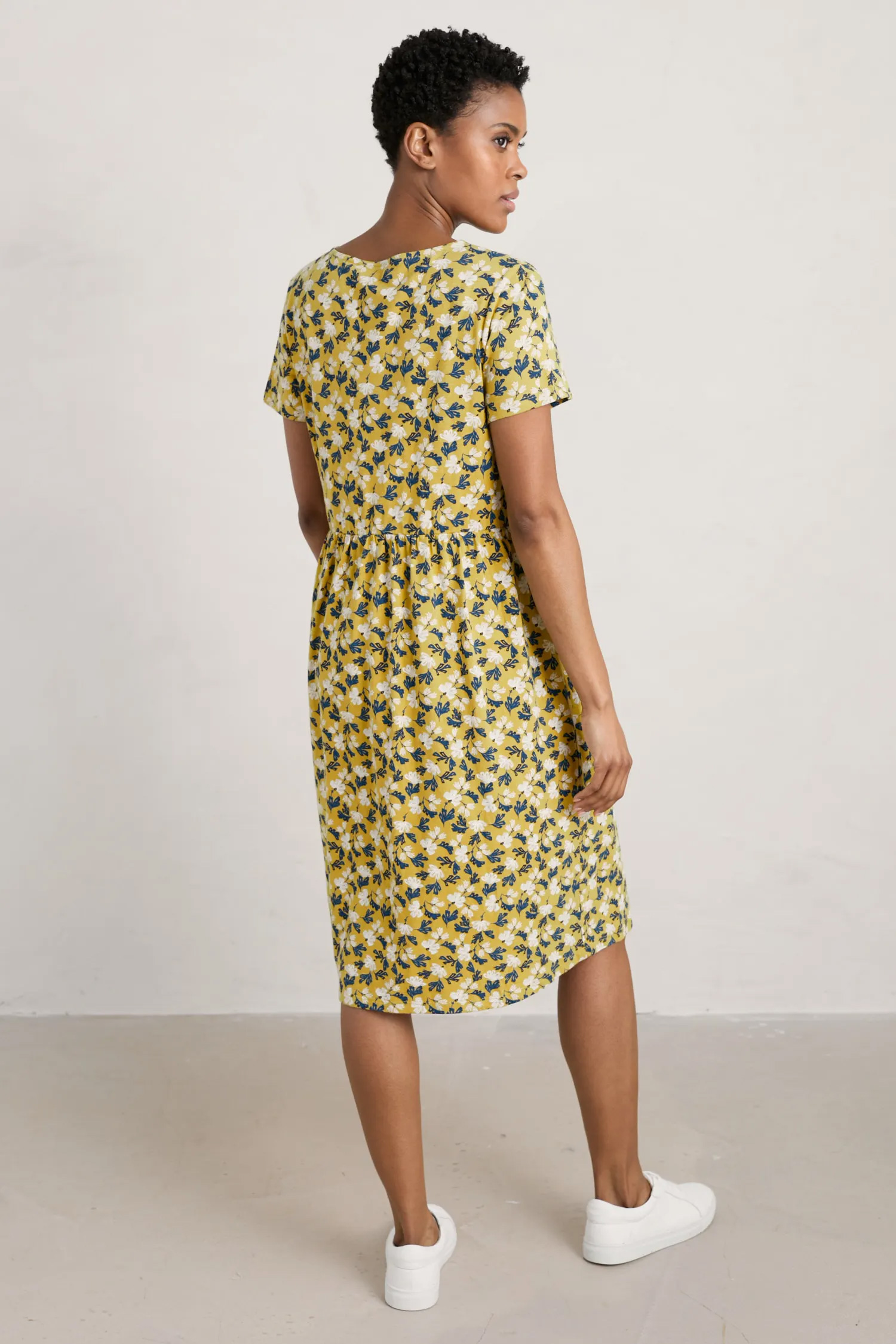 SEASALT Kleid Brush Drawing V-neck Jersey Dress, Muster: Sea Petal Dark Hay
