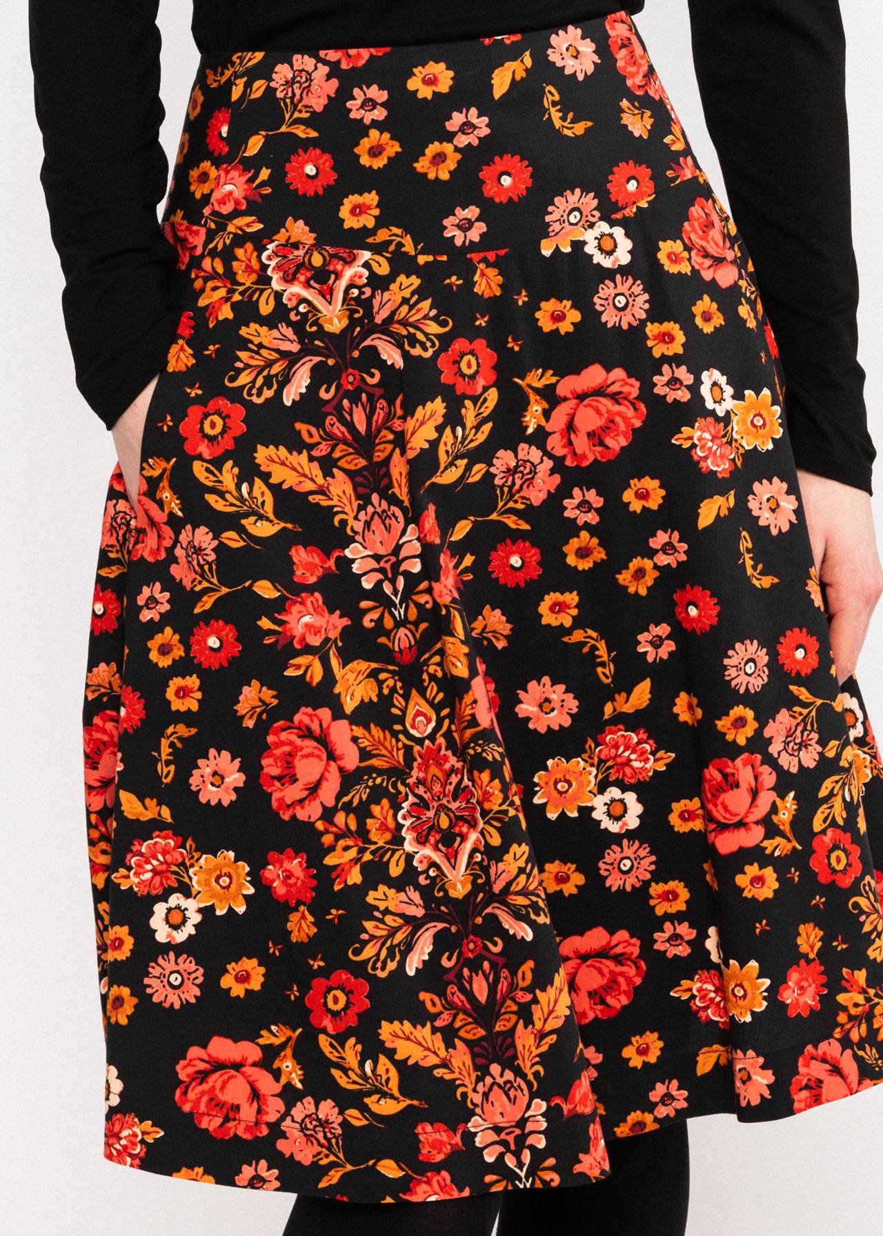 Blutsgeschwister Tellerrock Romance Rules the World, carpet elegance