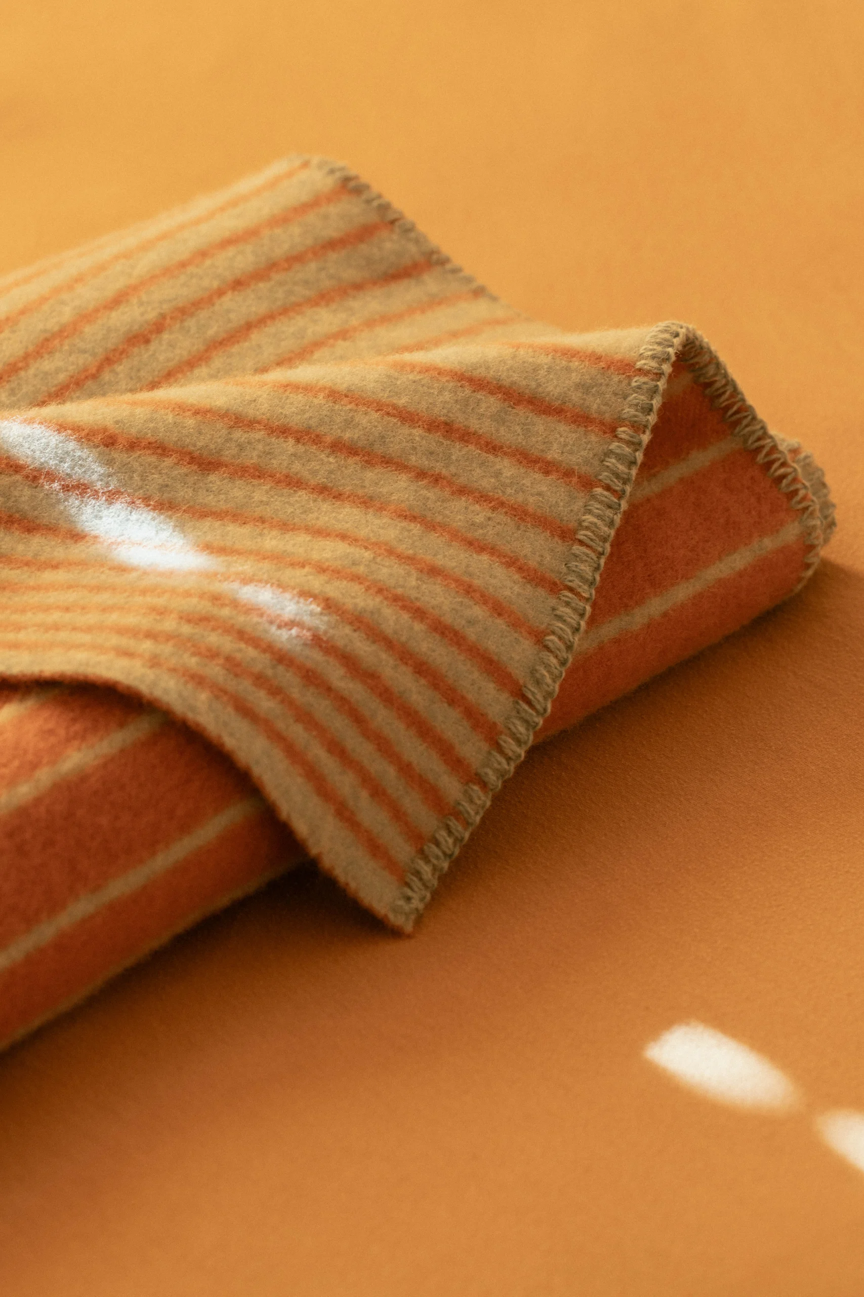 Lapuan Kankurit AURORA Wolldecke ,  cinnamon-natural dyed woad, ca. 130 x 180 cm 