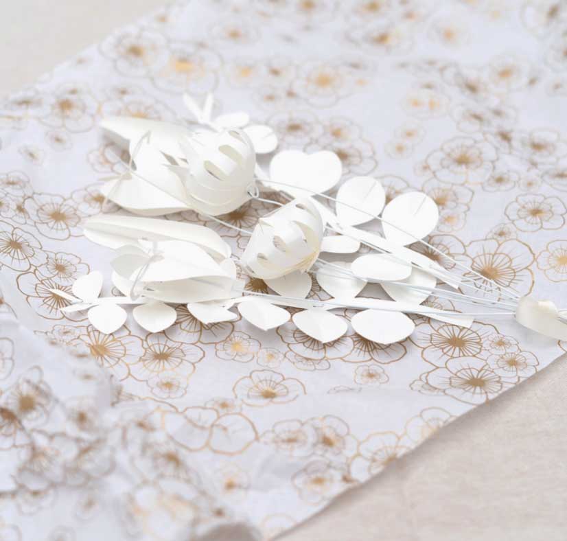 Jurianne Matter FIELD flowers WHITE– small , Bastelset, Papierblumen , 4 Stück