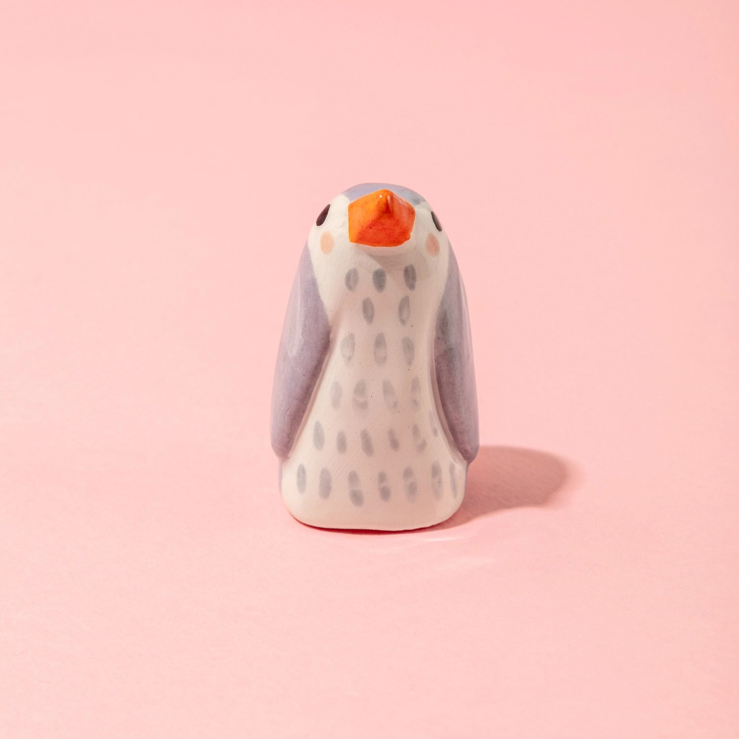 Ana Seixas Baby-Pinguin Lila aus Portugal, Keramik ca. 5,5 cm, Handgefertigt  