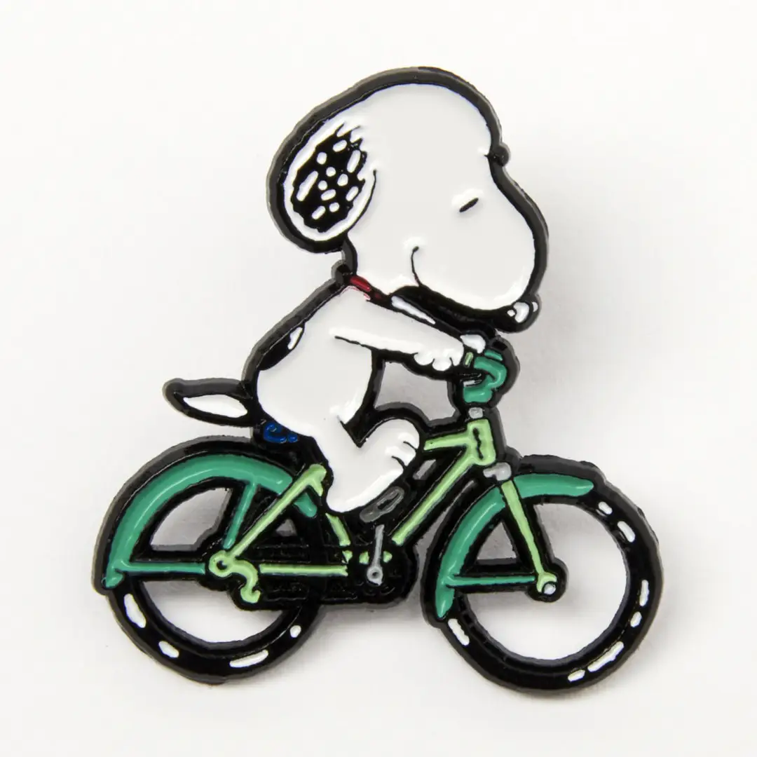The Peanuts PIN "SNOOPY  & Fahrrad " von The Peanuts