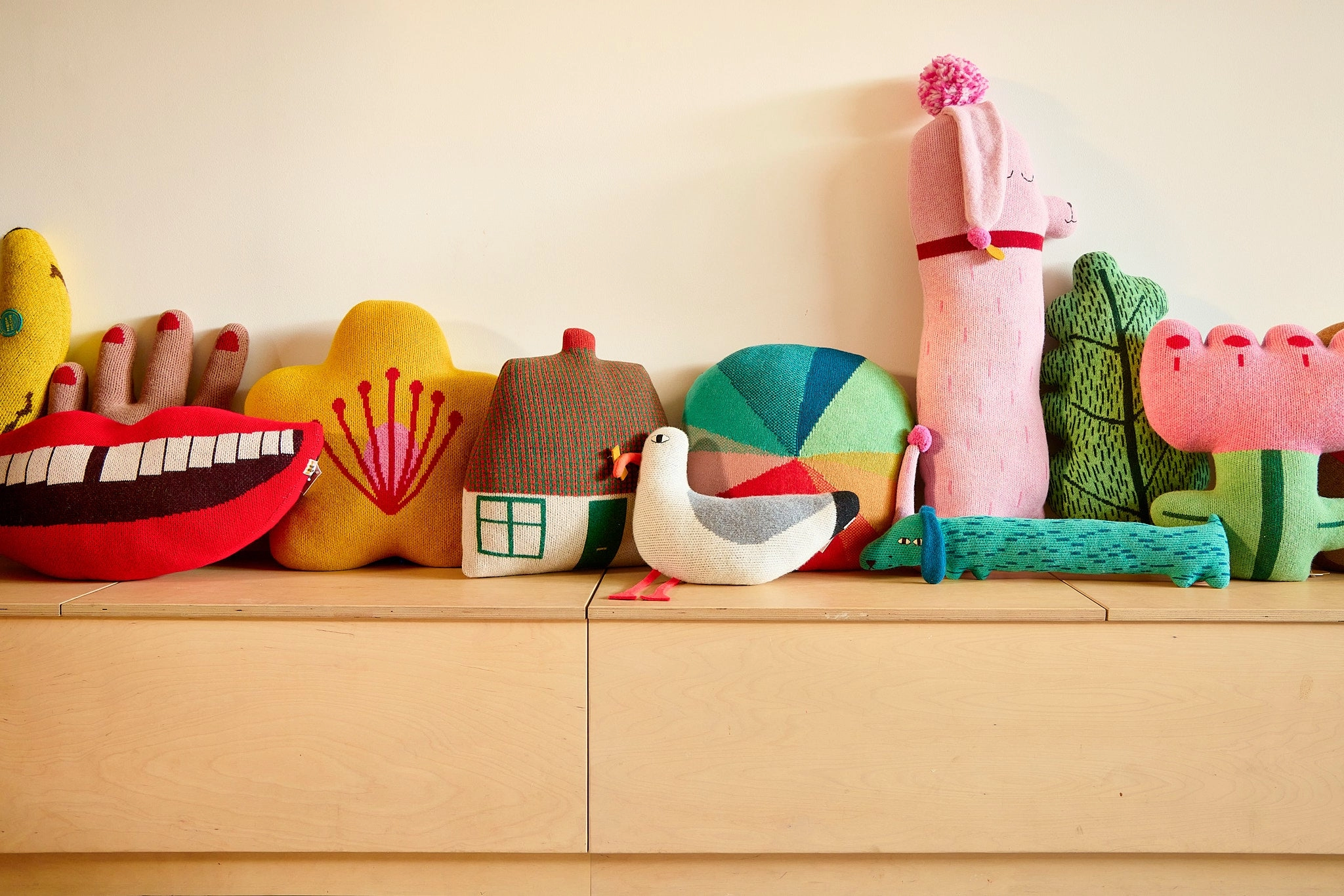 Donna Wilson Kissen Lächeln von Donna Wilson Smile Shaped Cushion