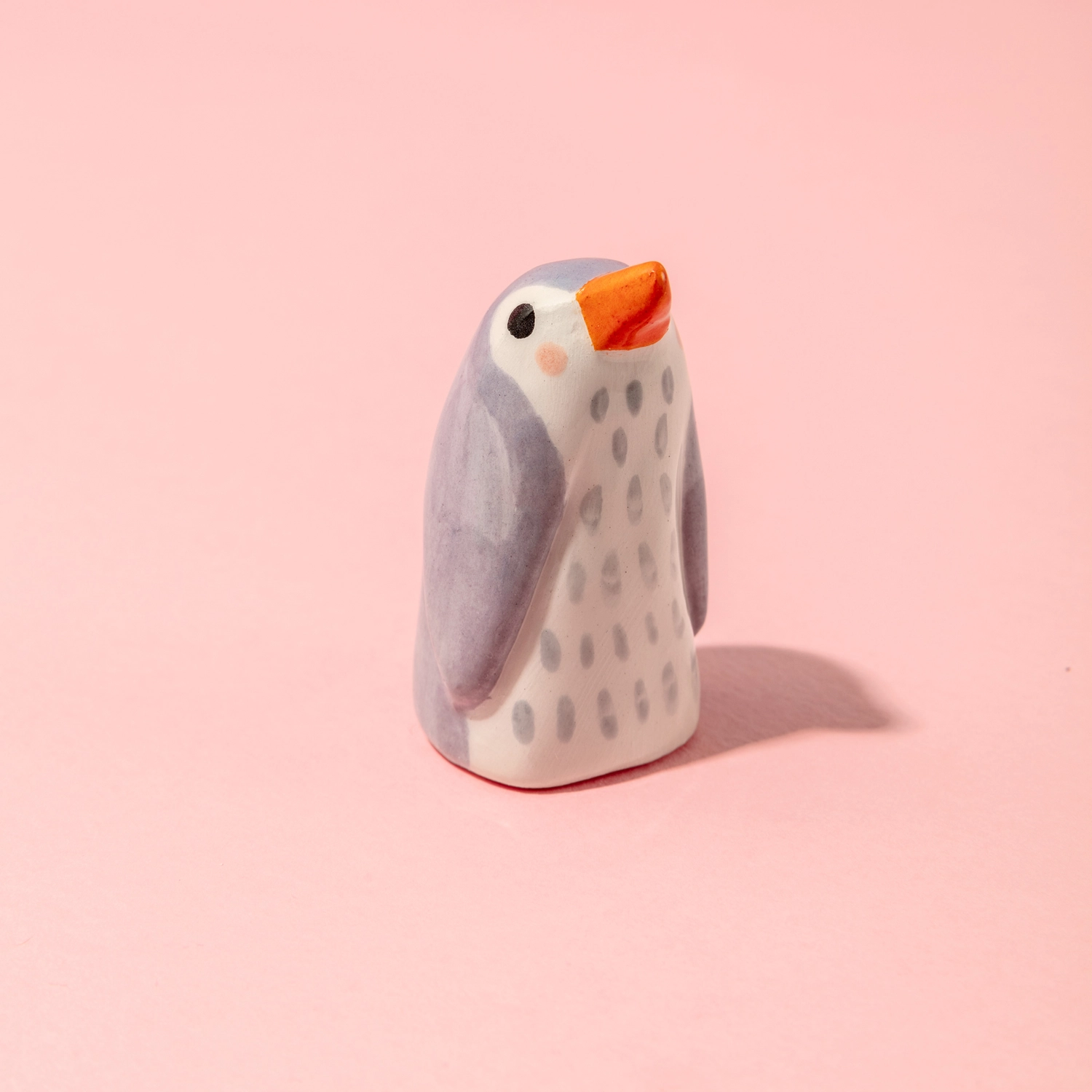 Ana Seixas Baby-Pinguin Lila aus Portugal, Keramik ca. 5,5 cm, Handgefertigt  