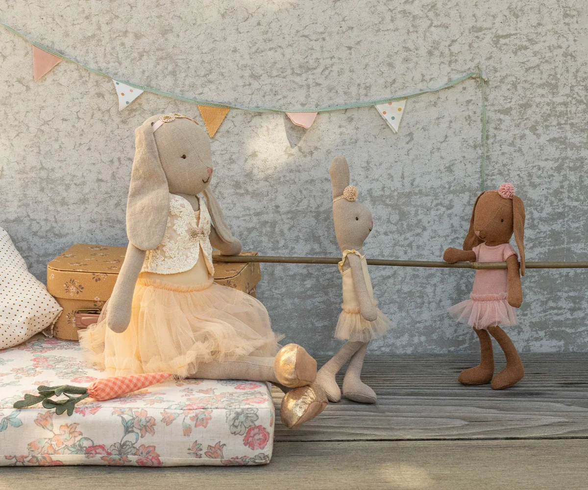 Maileg Hase Gr.1, Schokobraun - Ballettanzug & Rock rosa
