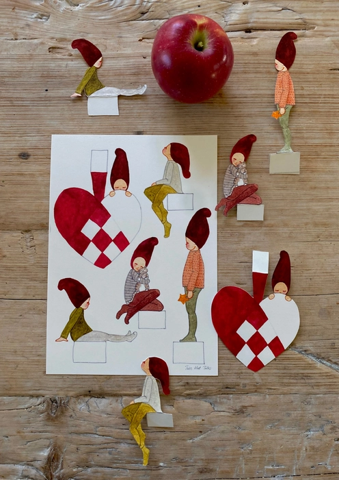 Tall Hat Tales Bastelset Nr. 5 "Krabbelnde Elfen mit Herz" aus Papier von Tall Hat Tales aus Dänemark
