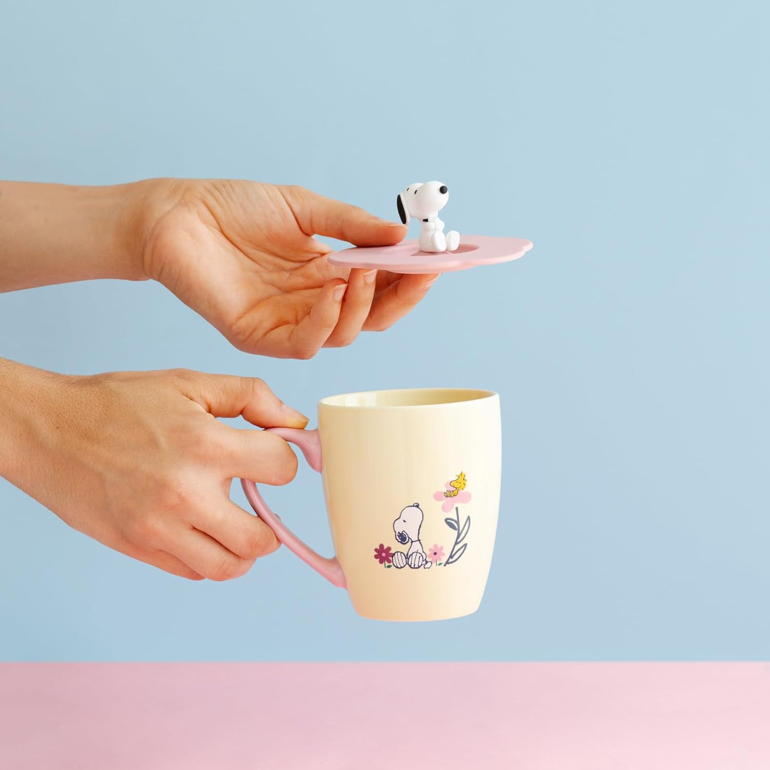 Snoopy Premium Becher, ca. 350 ml mit Deckel aus Silikon