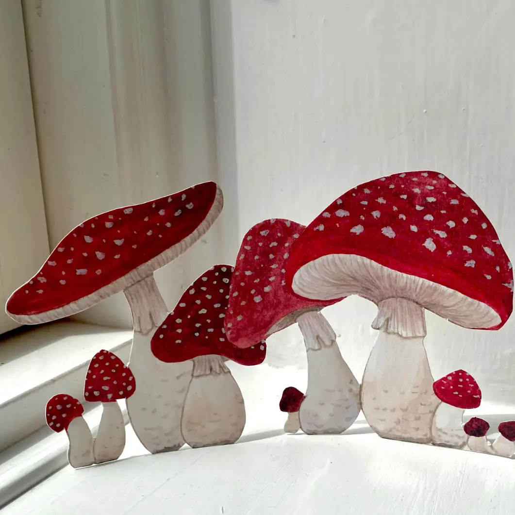 Tall Hat Tales Bastelset Nr. 6 "Fliegenpilze" aus Papier von Tall Hat Tales aus Dänemark