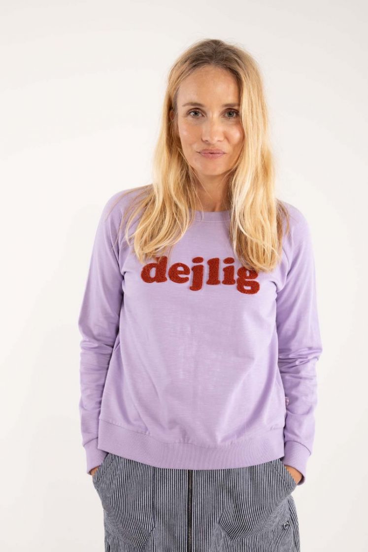 Danefæ Sweatshirt Klausen "DEJLIG" , ORGANIC - Daneklausen Sweat Frozen Lilac DEJLIG/ SCHÖN Danefæ Sweatshirt Klausen "DEJLIG" , ORGANIC - Daneklausen Sweat Frozen Lilac DEJLIG/ SCHÖN