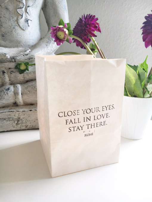 Wunderwort Lichttüte "CLOSE YOUR EYES. FALL IN LOVE.STAY THERE." Zitat Rumi