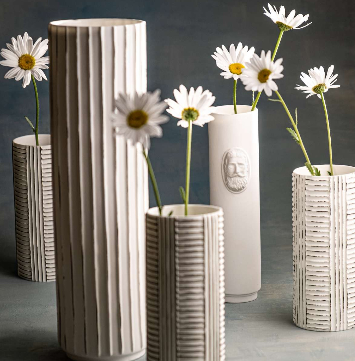 KLATT OBJECTS CORSA Vase L Bone China , ca. 30 cm  