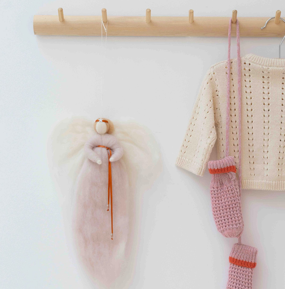 Jurianne Matter IRINI wool angel - soft pink, Engel aus Merinowolle, ca. 30 cm