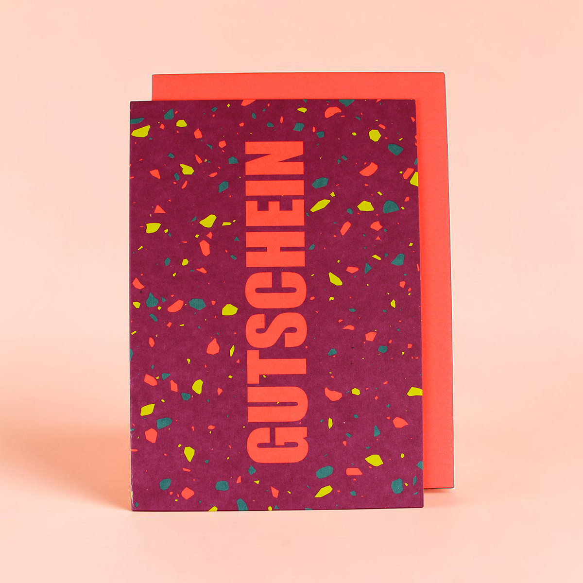 Klappkarte Gutschein in Neon-Orange, Terrazzomuster mit Hintergrund in lila, Format B6