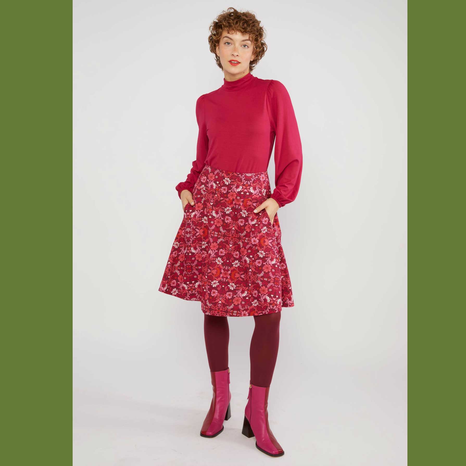 % Blutsgeschwister Tellerrock Romance Rules the World, Muster: romantic interlacing %