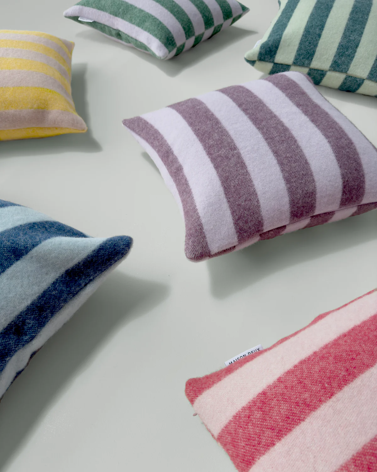 Candy Wrap Kissenhülle Streifen Pink-Gelb , ca. 50 x 50 cm, 100 % Wolle von Maison Deux